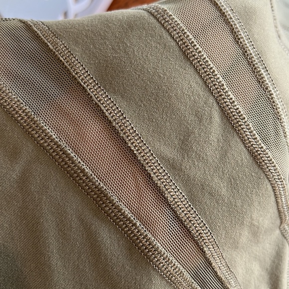 Lululemon - Picture 5 of 6